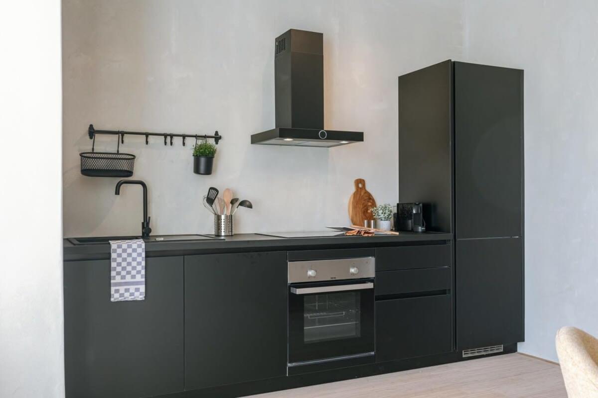 Huswell - Industrial Apartment With Terrace In Антверпен Экстерьер фото